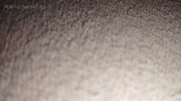 老妈的奶子真性感，我一个手握不完。