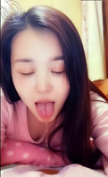 绿帽淫妻真实交流，想和陌生人打视频互看安检员骚妻2