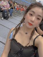 偷拍美女同事厕所，有生活照0