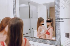 就喜欢把逼露出来---懂小姐和理万姬两位女神的，酒店勾引摄影师拍摄1