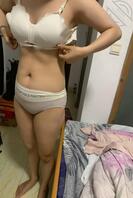 【原创】姐姐约我去逛街，趁机偷拍姐姐换衣