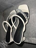 扫楼偷拍四双骚凉拖1