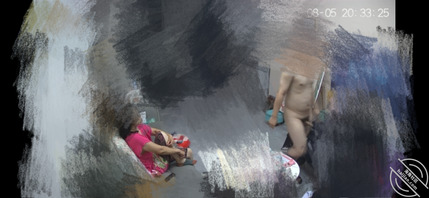 在骚妈面前全裸露出！！！