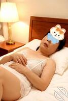 分享岳母睡姿,岳母和老婆洗澡2