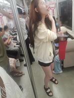 北京地铁长腿美女，露脸有玉足2