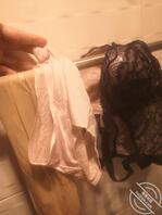 在姐姐之后洗澡的福利,偷偷玩姐姐的胸罩内裤丝袜,最后射在姐姐的内裤上2