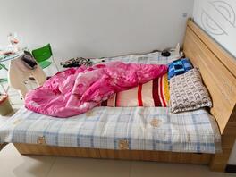 小学妹还是搬走了，来了一对小情侣，而且有小海豚玩具2