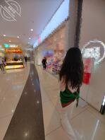 43、嫂子穿个低胸衣服叫我陪逛商场,又拿个披肩遮住,这是啥操作?0