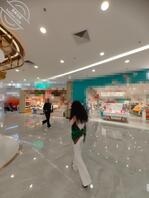 43、嫂子穿个低胸衣服叫我陪逛商场,又拿个披肩遮住,这是啥操作?1