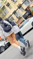 尾随街拍大长腿的屁股蛋蛋、看着小屁股蛋蛋上的小痘痘