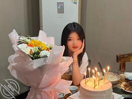 亲姐半夜总是给我发骚骚的照片？这不是逼我犯伦理的错误吗？到底什么意思呢？2