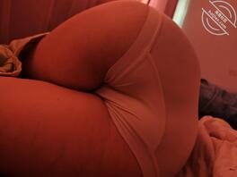 骚货老婆给你们日，评论区留下你们的大炮照片