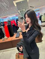 今天听你指挥，穿什么衣服出去玩什么由你来决定。