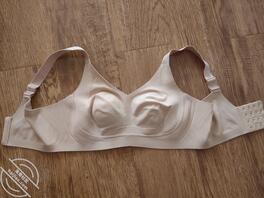 《多毛老逼卓央》1