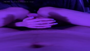 打飞机喽。出轨男大。我老公什么时候走啊。想和公公做了