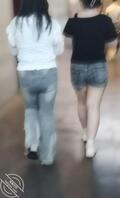 真实街拍—偷拍大街上的学生妹,个个青春动人,吸人眼球1
