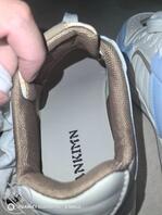 前两天又去了中学小姐姐那里看有没有放鞋袜，没想到还有，这下我可要认真拍了1