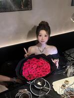 偷拍极品大学生游泳课洗澡0