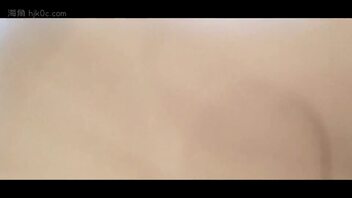 外表清纯的妹妹被哥哥拉到宾馆玩弄，插逼内射