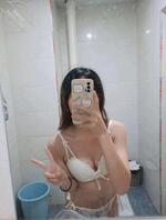 宿舍好无聊，想看我还是我舍友？2