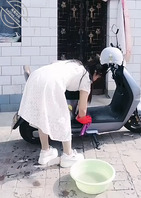 妈妈和妹妹的原味内衣  看着都硬了