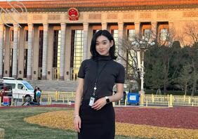 我得女警察表姐，女警也是再朋友圈漏奶子沟的，90年的0