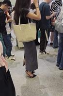 （82）很有气质的一位包臀高跟美女