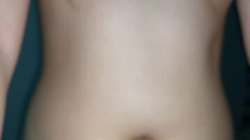 蜜桃奶老婆在床上女上 用骚逼疯狂的坐我鸡巴 坐的很快就累了