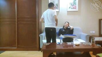 約操良家人妻，舔的騷逼喊想要，不行了快操我，騎乘位激情猛操0