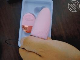 拿下朋友妻28 福利帖,让嫂子塞着跳蛋,陪我逛超市,我拿着遥控器控制0