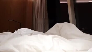 勾搭表嫂，原来嫂子也是骚货，表哥出轨两口子吵架趁机安慰嫂子