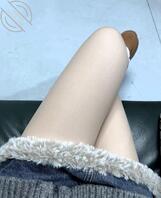 姐姐去外地给她男友过生日了。1