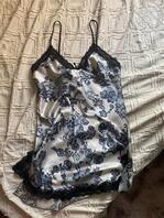 (原创真实)今天有新进展兄弟们!溜进我姐的卧室发现了我姐的内裤还有丝袜!0