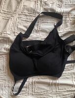 (原创真实)今天有新进展兄弟们!溜进我姐的卧室发现了我姐的内裤还有丝袜!1