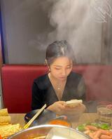 操了老姐的闺蜜,初识还是少女,操她时以为人妇2