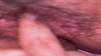 分享女朋友骚逼，大家觉得如何，猜一猜她被几个男人干过，