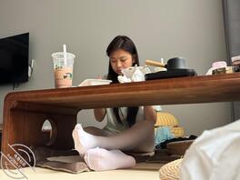 白丝嫩足女友 美脚1