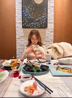 （专注分享趣事）【吃瓜】私人会所叫了个颜值小妹 直接在吃饭的地方口交吃鸡2