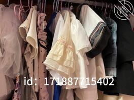 【原创内容3】趁妹妹出去买菜,看看她房间藏着什么秘密1