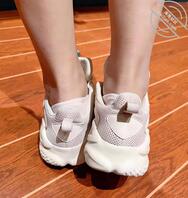 骚货姐姐运动完，洗白之前让我看看骚母狗逼里有没有夹带教练私活？大白臀急入1