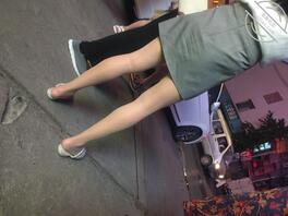 抄底肉丝长腿少妇