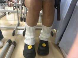 偷拍后桌的堆堆袜骚逼同学0