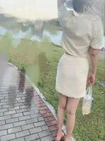 第一次当着姐夫的面偷拍姐姐裙底，这个晚饭既紧张又感觉好刺激