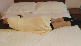 海角约的冒充女王 的贱狗 请随便辱骂她 肏过她的可以发她裸照2