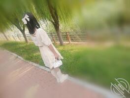 【原创】(16)和妹妹一起去公园散步,当众把她裙子掀开了,好刺激1