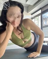 醉酒老妈让我帮她按腰，精虫上脑没忍住从后面插进去。不顾她的反抗内射进去。1