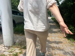 又拍着一个大肥臀少妇，。。。带劲