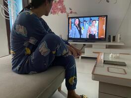 原创(4)回老家了,作死偷拍妈妈洗澡,又被发现了!!!0