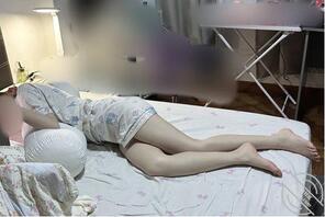 偷拍女儿的美腿,真的太想好好抚摸了2