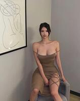 超強核彈「巨乳」預備!《Siyoung》冷豔女王就靠雄偉武器征服網民的心2